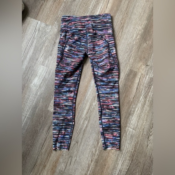 Lululemon Leggings Activewear Multi Color Blue Pink Pattern Striped Size 6 - Picture 6 of 8